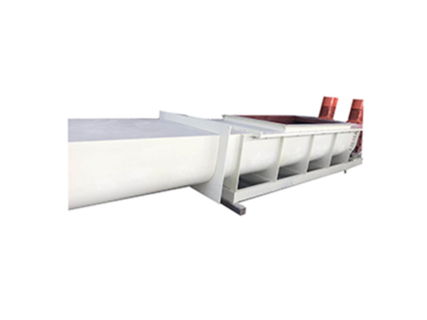 Humidifying mixing conveyor for soil restoration